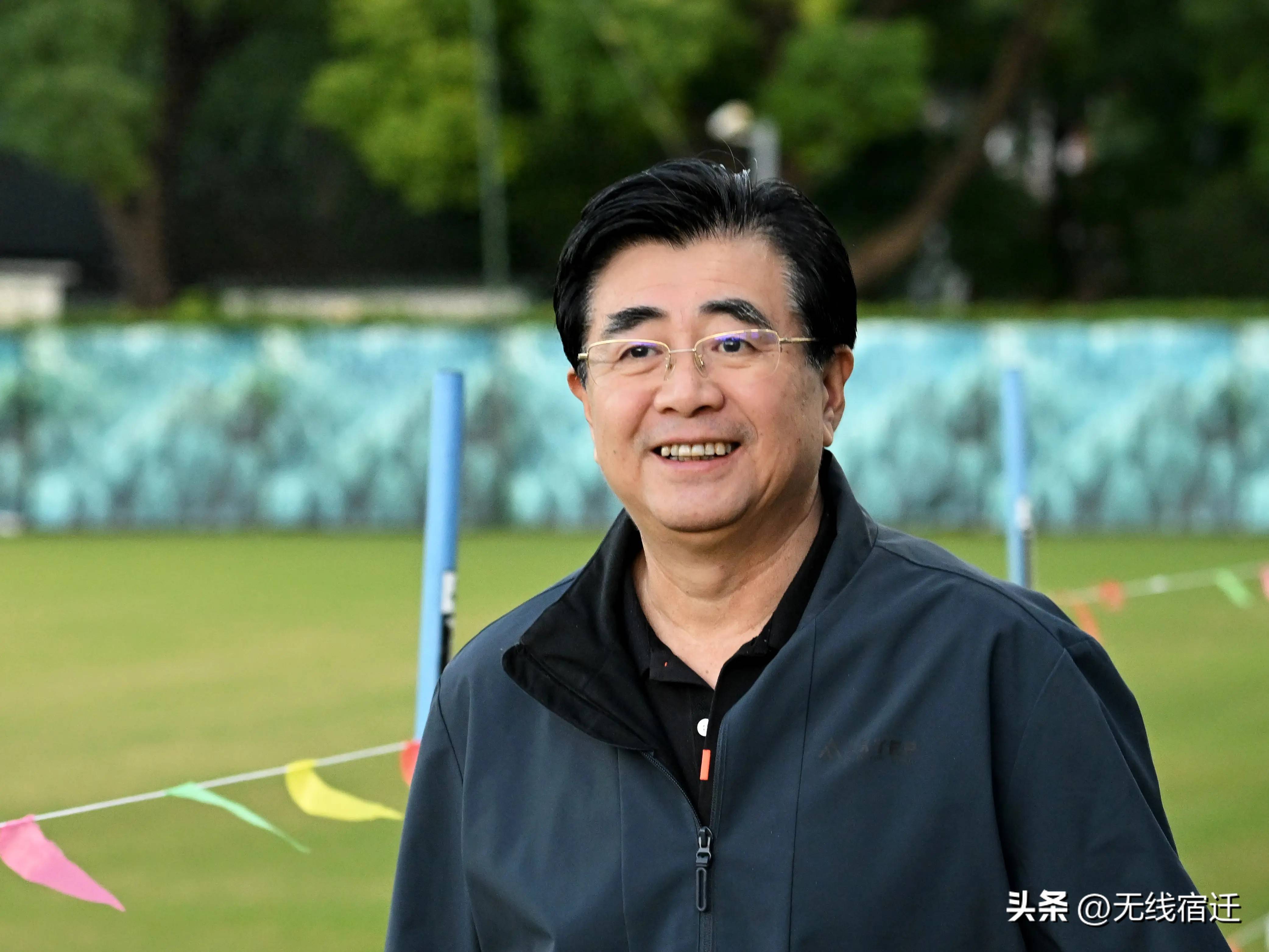 拍手叫好！严惩东亚杯侮辱球迷外援，中甲队48小时除名，公开道歉无效的简单介绍