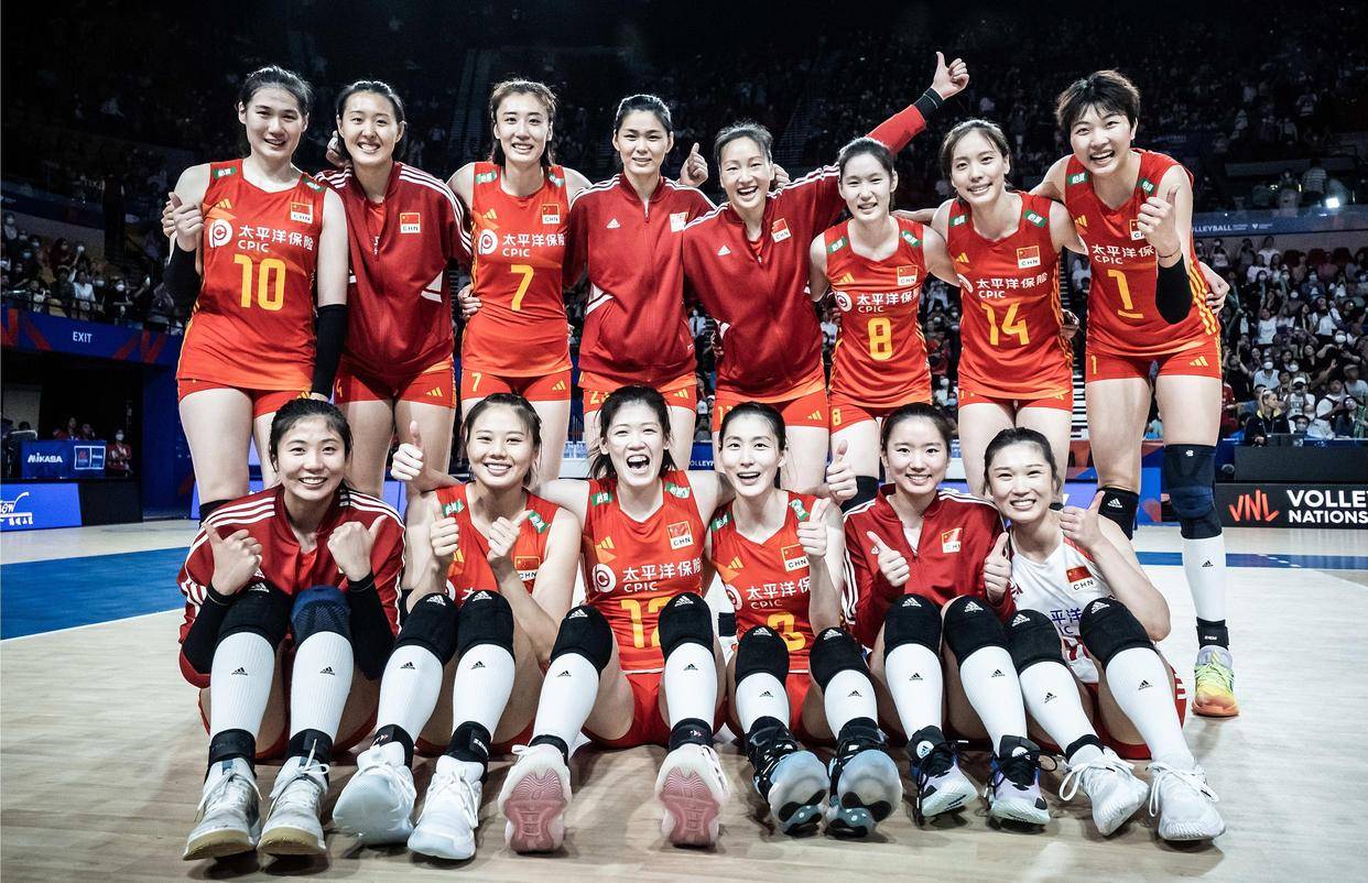 日本女排夺冠，队员喜极而泣感动世界